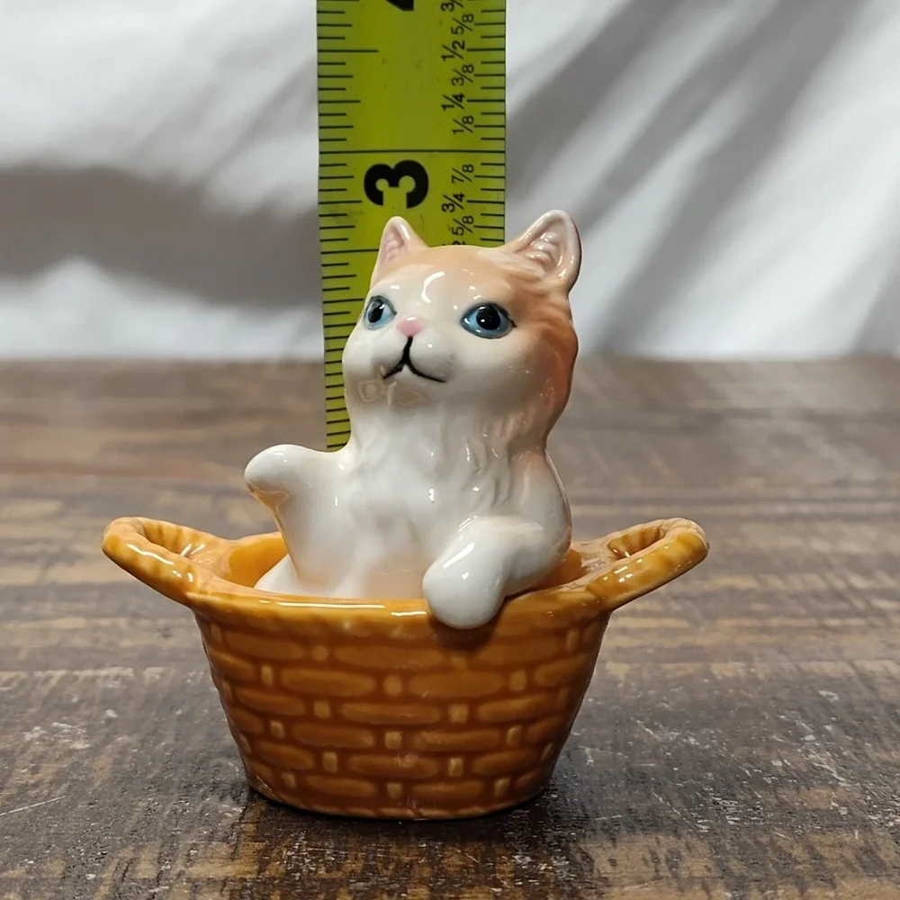 Vintage Ceramic Cat Kitten in Basket figurine Collectable